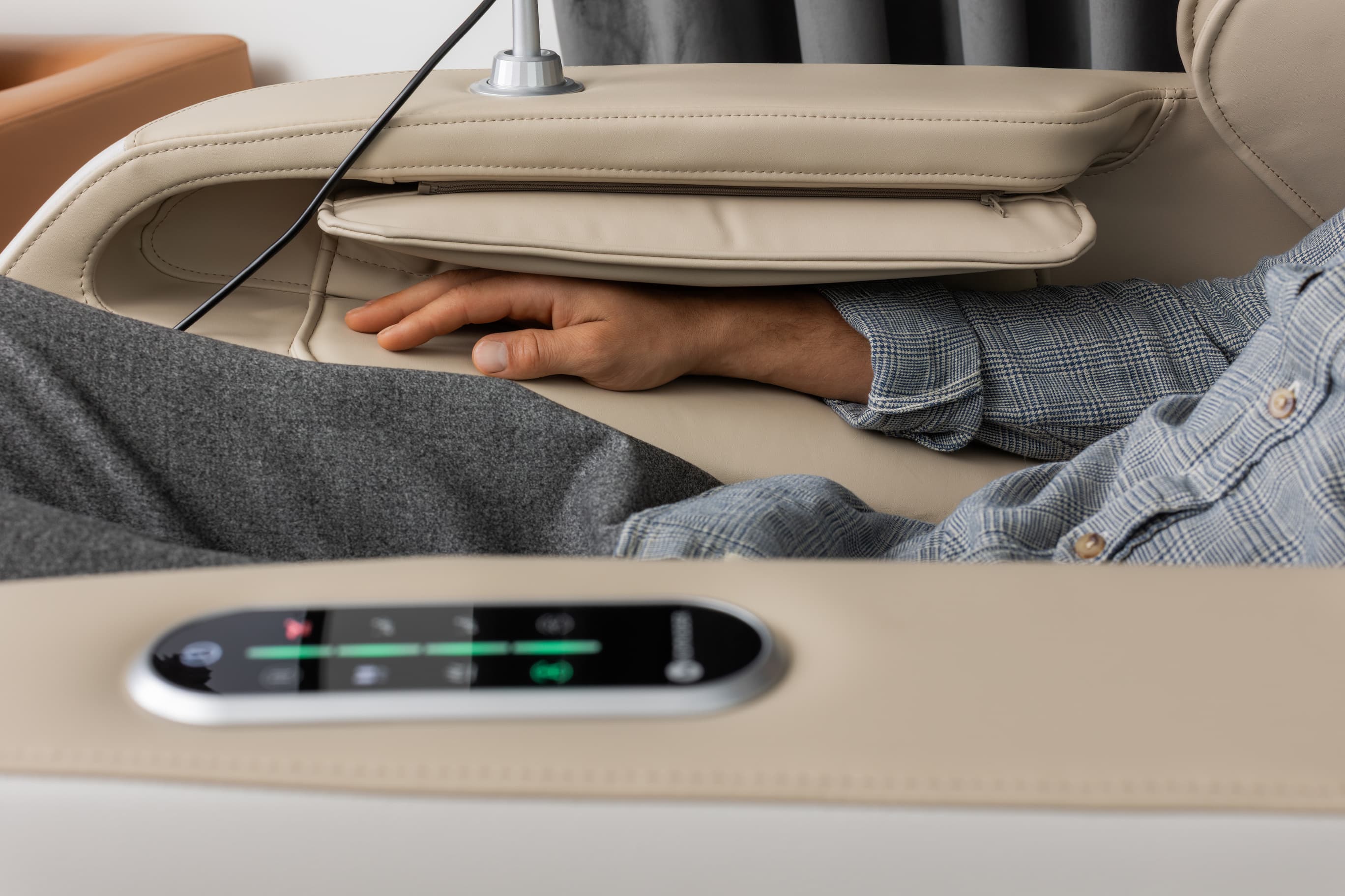 Masaje completo de brazos y palmas de las manos